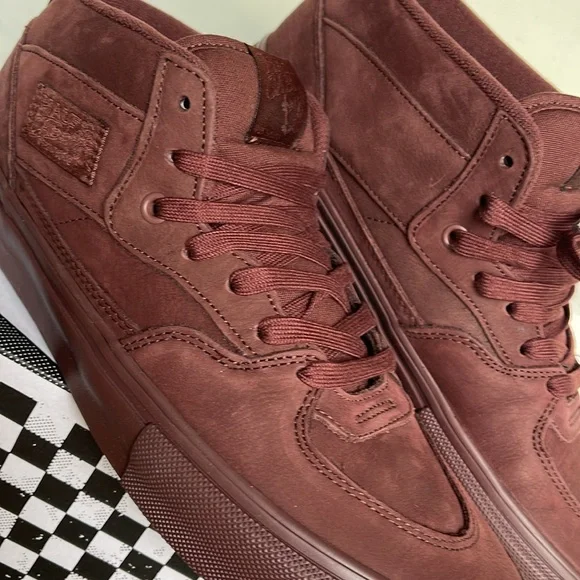 Vans Men’s Skate Half Cab
Mono Chocolate
VNDASFCDCHC
Sneakers - Picture 8 of 16